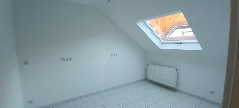 Dachgeschoßwohnung Schriesheim - 2.5 Zimmer, 73 m&sup2;, 940&euro; | Angebot:25311201