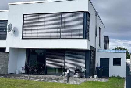 Haus zum Mieten in Rötha 2.190 € 165 m²