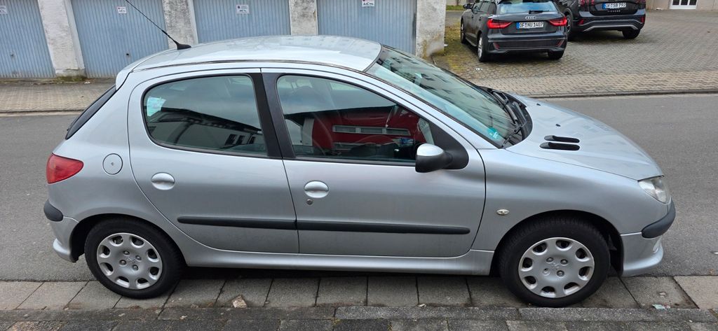 Peugeot 206 113.800 km 1.599 &euro; Rödermark 63322