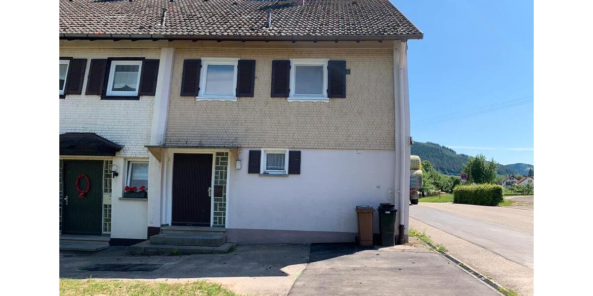 Reihenhaus 239 qm Grund, Wfl. 82 qm, Garten, zwei Garagen, 3.5 zimmer