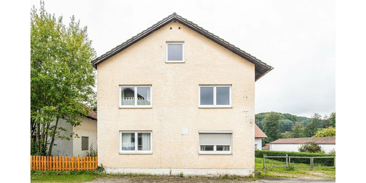 Zweifamilienhaus mit großem Grundstück 8 zimmer