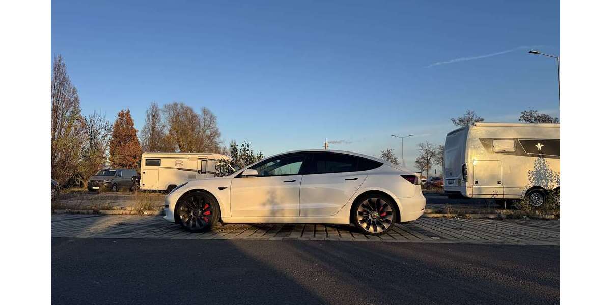 Tesla Model 3 33.394 km 34.999 &euro; Leipzig 04158
