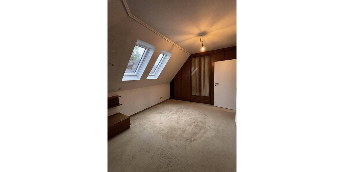 Einfamilienhaus Rellingen - 7 Zimmer, 202 m&sup2;, 2.300&euro; | Angebot:26806000