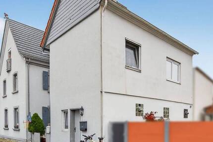 Haus Herxheim bei Landau/Pfalz Herxheim - 8 Zimmer, 216 m&sup2;, 300.000&euro; | Angebot:23952536
