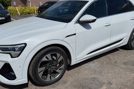 Audi e-tron 140.000 km 27.900 &euro; Ahausen (ehem. TÜV Gelände) 27367