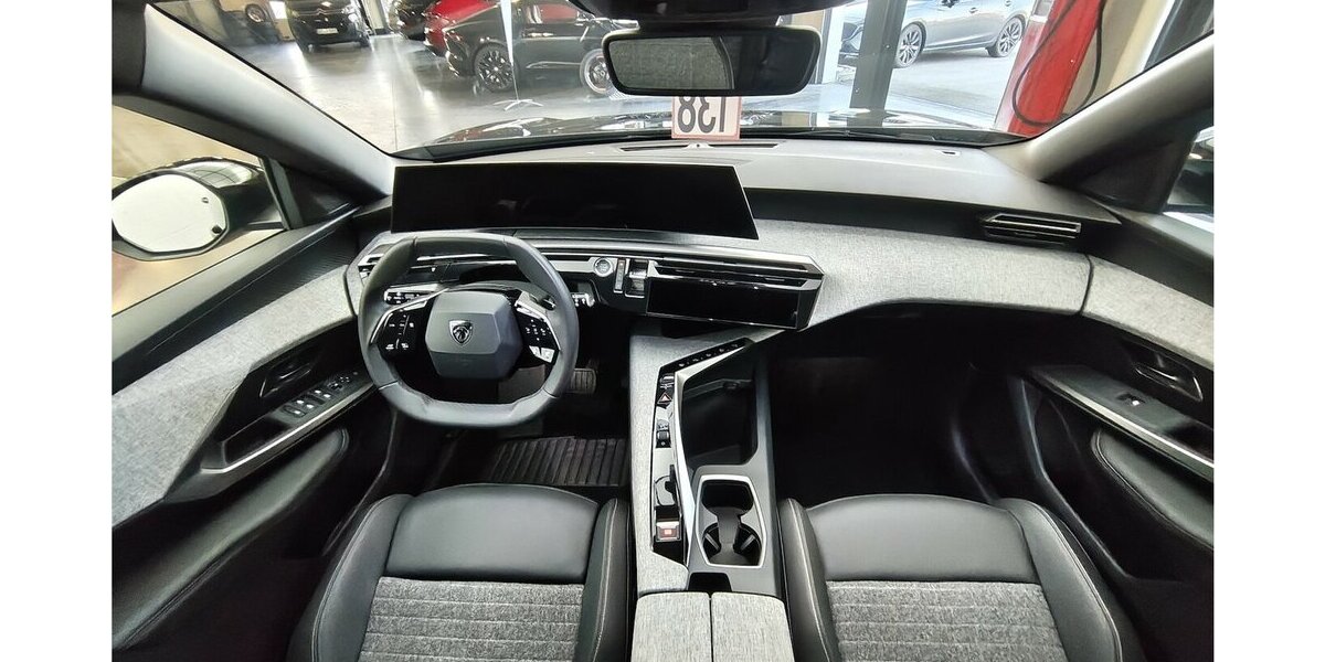 Peugeot 5008 Allure 145 E Hybrid 360° Cam 7 Sitze 43.850 km 28.630 &euro; Lich 35423