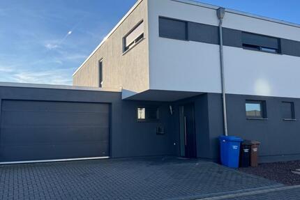 Doppelhaushälfte in Rühen mit Garage 5 zimmer