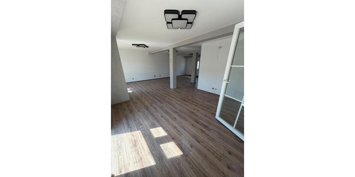 Etagenwohnung Hildburghausen - 3 Zimmer, 110 m&sup2;, 900&euro; | Angebot:26068794