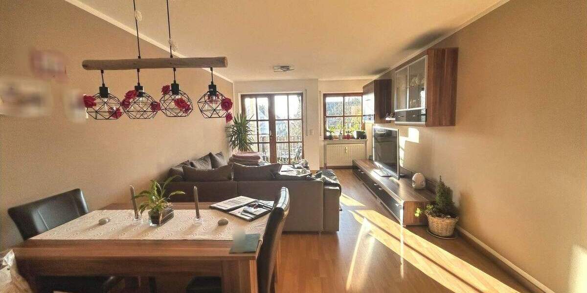 Etagenwohnung Regenstauf - 4 Zimmer, 91 m&sup2;, 299.000&euro; | Angebot:24974217