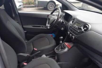 Hyundai i10 40.000 km 8.000 &euro; solingen 42659