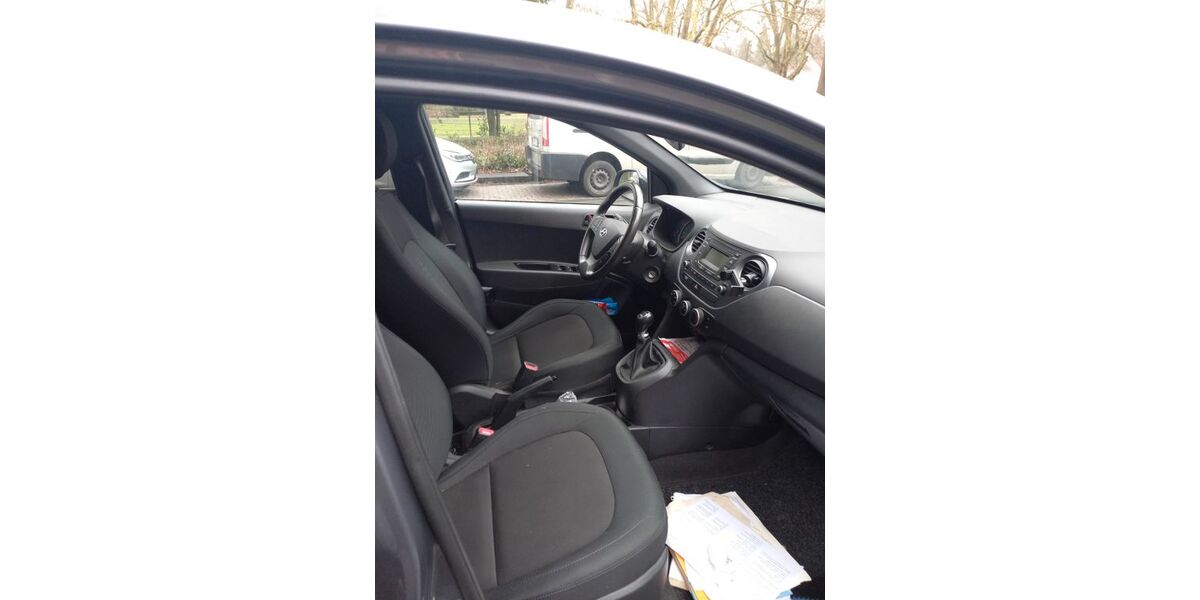 Hyundai i10 40.000 km 8.000 &euro; solingen 42659