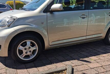 Daihatsu Sirion 118.000 km 2.300 &euro; Grafenrheinfeld 97506