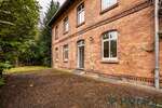Zweifamilienhaus in ruhiger Naturlage mit Wassernähe– saniertes ehemaliges Bahnhofs-Häuschen - Zweifamilienhaus Sternebeck | Angebot:26095138