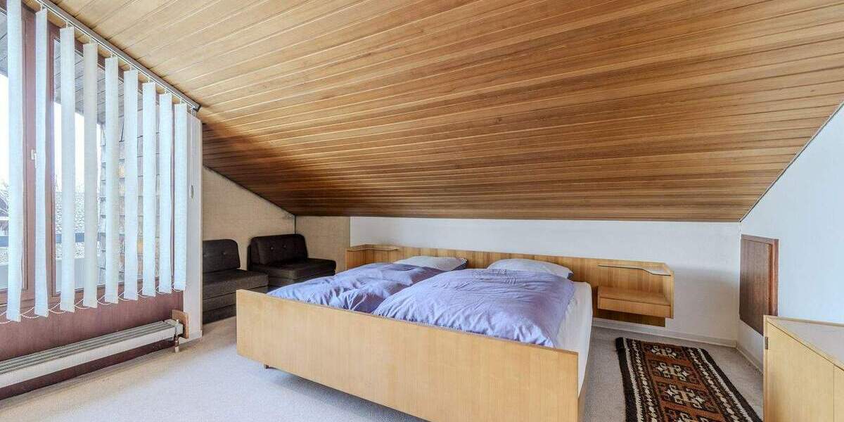 Einfamilienhaus mit Pool, Einliegerwohnung und weitläufigem Grundstück 7 zimmer