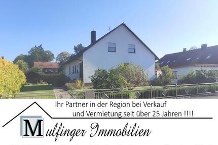Großes Einfamilienhaus mit Doppelgarage und großem Garten