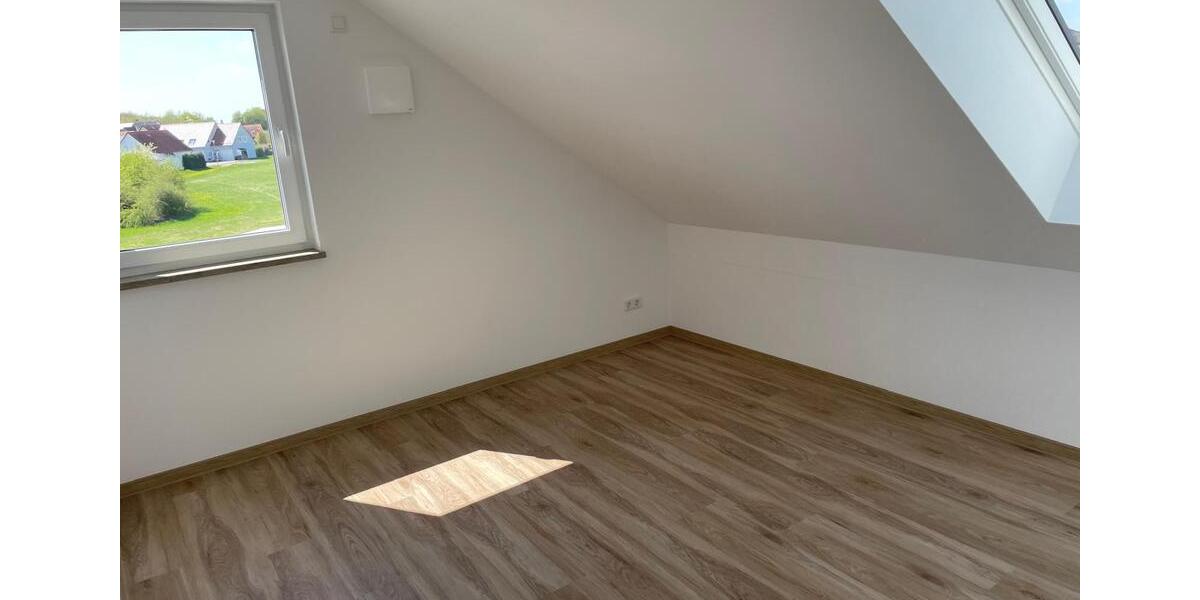 Dachgeschoßwohnung Bad Windsheim - 3 Zimmer, 73 m&sup2;, 880&euro; | Angebot:26296551