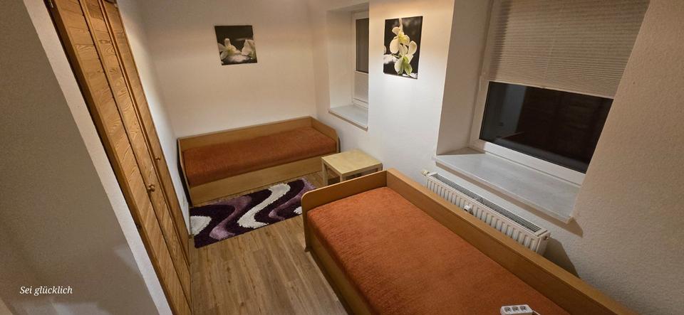 Tagesweise Vermietung: Wohnung mit Terrasse, Küche, Parkplatz – 5 3 zimmer