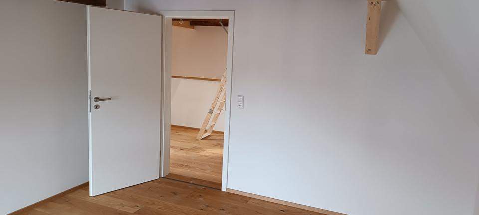 Dachgeschoßwohnung Oettingen in Bayern - 3 Zimmer, 92 m&sup2;, 1.200&euro; | Angebot:24875620