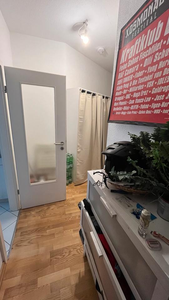 Wohnung - Ein Zimmer mit extra Küche