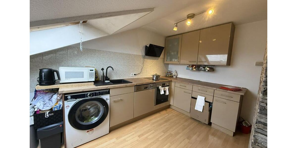 Helle 3 Zi. DG Wohnung mit Dachterrasse in ruhiger Lage 3 zimmer