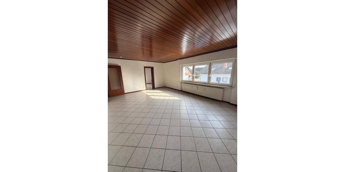 Etagenwohnung Hemsbach - 4.5 Zimmer, 120 m&sup2;, 1.300&euro; | Angebot:25414397