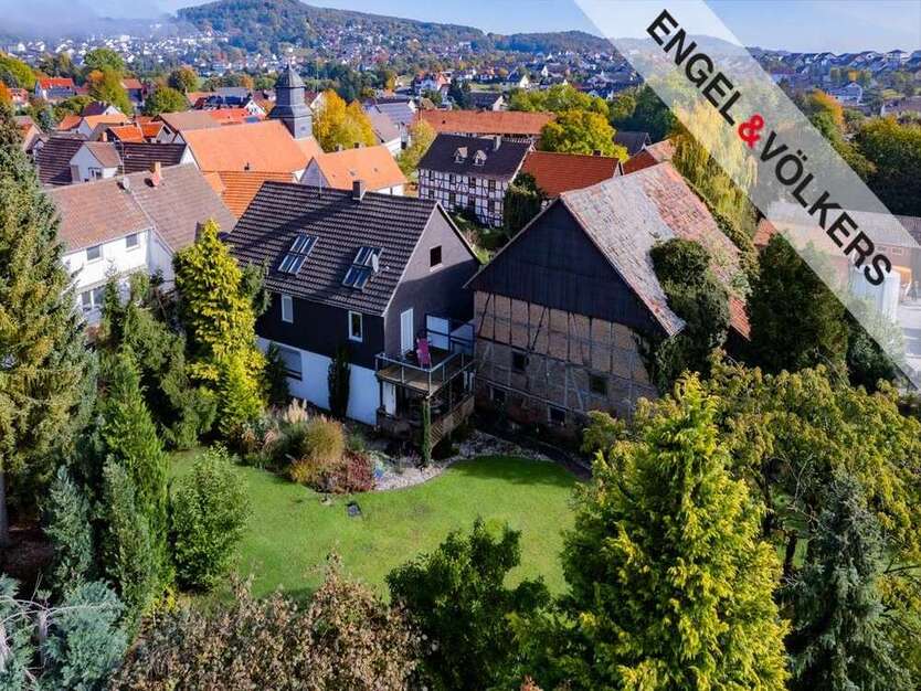 Haus zum Kaufen in Niedenstein-Wichdorf 350.000 € 220 m²