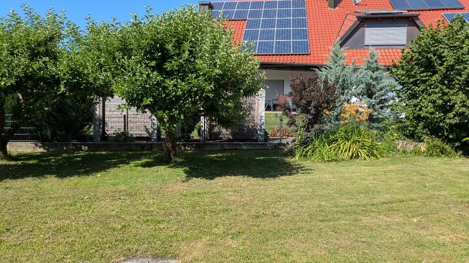 Älteres Einfamilienhaus mit Doppelgarage in Karlskron zur Miete