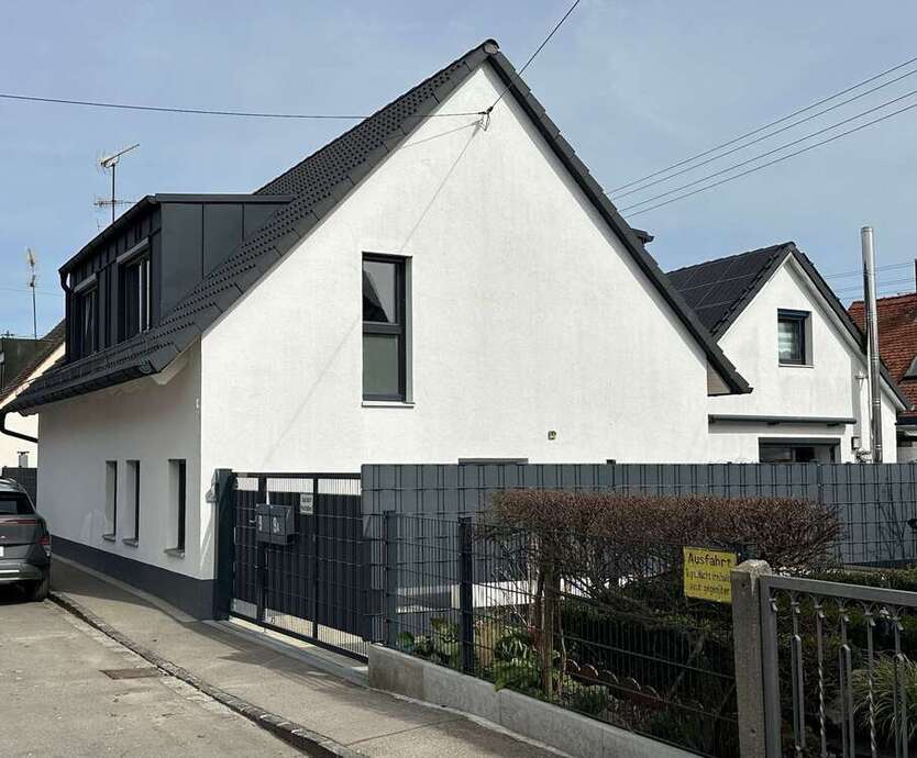 Haus zum Kaufen in Augsburg 1.039.000 € 214 m² 8 zimmer