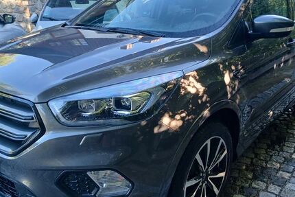 Ford Kuga 83.000 km 13.399 &euro; Regensburg-Bernhardswald 93170