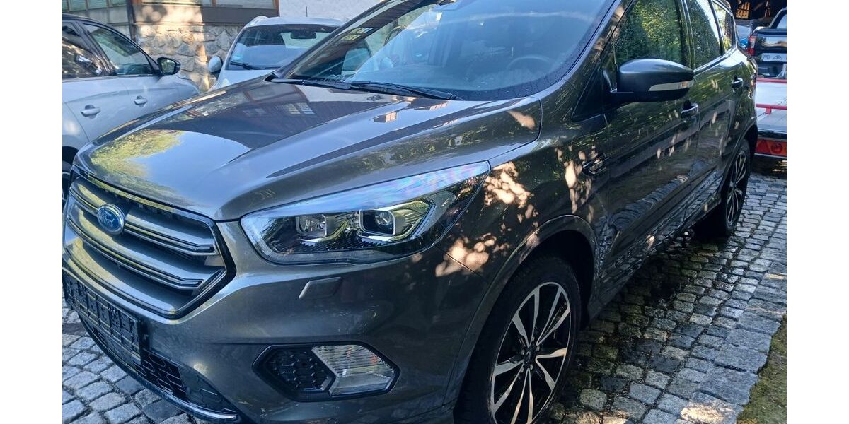Ford Kuga 83.000 km 13.399 &euro; Regensburg-Bernhardswald 93170