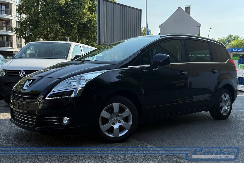 Peugeot 5008 1.6 155 THP Family plus*7Sitz*HUD*Pano*NAV* 143.915 km 7.980 € Berlin 13187