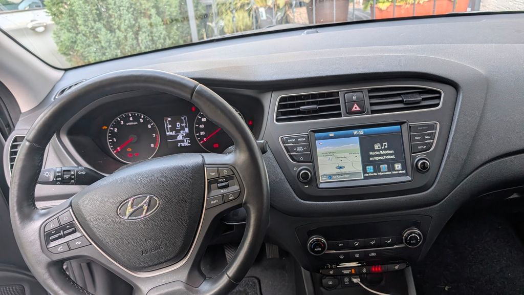 Hyundai i20 27.700 km 13.190 &euro; Königswinter 53639