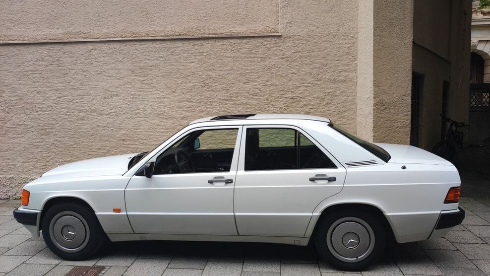 Mercedes-Benz 190 71.640 km 11.900 € München 81547