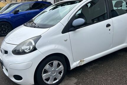 Toyota Aygo (X) 172.000 km 1.490 &euro; München 81479