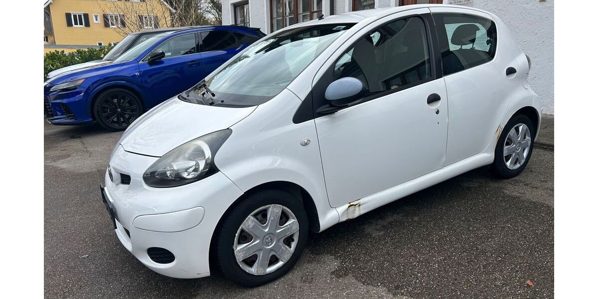 Toyota Aygo (X) 172.000 km 1.490 &euro; München 81479
