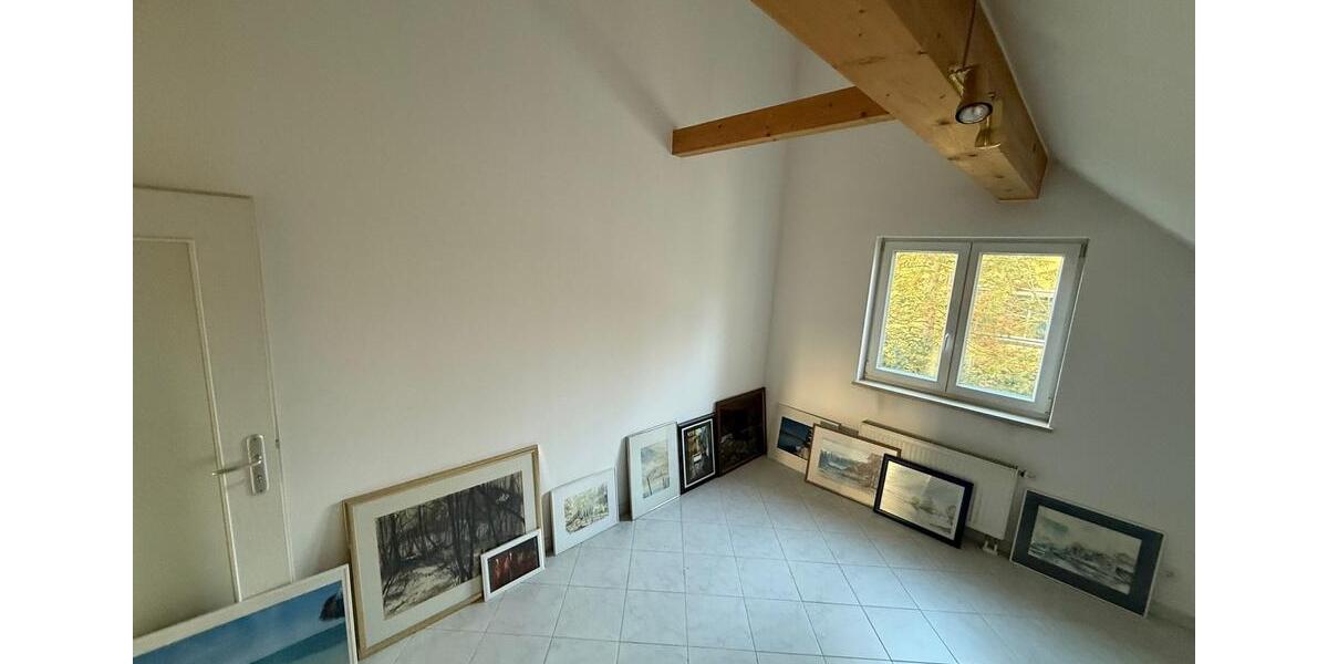 Dachgeschoßwohnung Planegg - 3 Zimmer, 105 m&sup2;, 1.890&euro; | Angebot:25167695