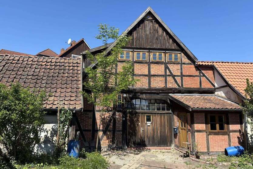 Haus zum Kaufen in Seelze 299.900 € 193.64 m²