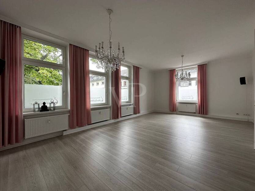 Einzigartige AltbauWohnung mit Terrasse und Garten im 1. Obergeschoss