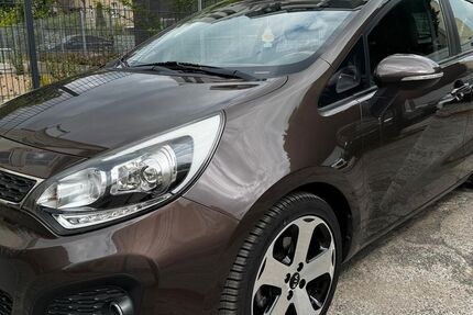Kia Rio 99.000 km 10.999 &euro; Berlin 13187