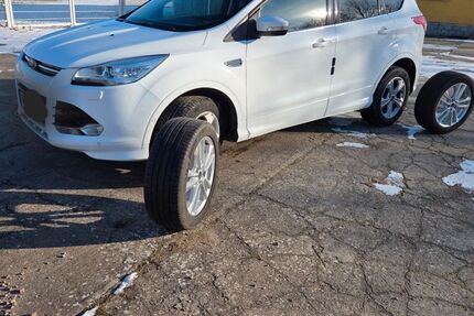 Ford Kuga 101.000 km 14.100 &euro; Althüttendorf 16247