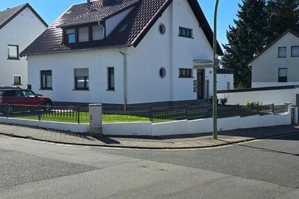 Freist. Zwei-Dreifamilienhaus mit Pool u. Anbau in Kirkel 9 zimmer