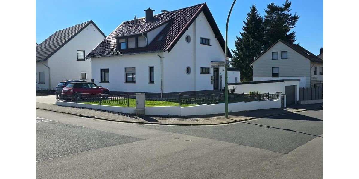 Freist. Zwei-Dreifamilienhaus mit Pool u. Anbau in Kirkel 9 zimmer