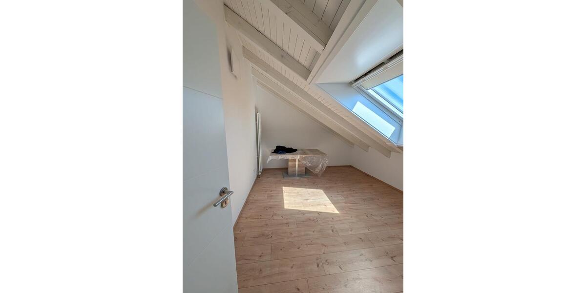 Etagenwohnung Wiesloch - 4 Zimmer, 140 m&sup2;, 1.300&euro; | Angebot:26302566