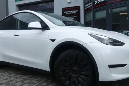 Tesla Model Y 27.233 km 36.400 &euro; Berlin 13156