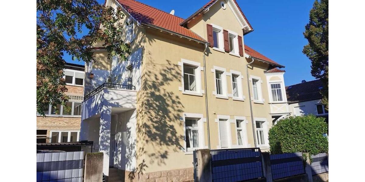 Stilvoll sanierte Altbauwohnung in ruhiger Wohnlage in Alzey zimmer
