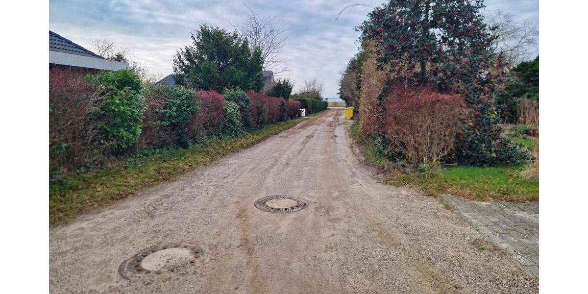 Großzügiges Einfamilienhaus mit separater Einliegerwohnung und reizvollem Ausblick in Richtung Meer 7 zimmer