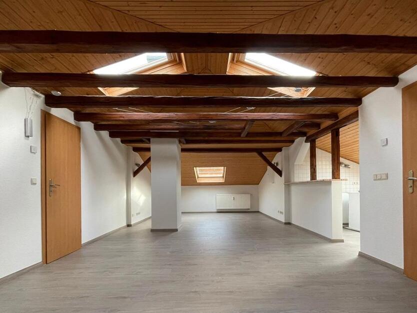 Dachgeschosswohnung in exzellenter Lage von Gotha zimmer