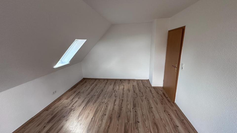 Dachgeschoßwohnung Geestland - 5 Zimmer, 100 m&sup2;, 690&euro; | Angebot:25320512