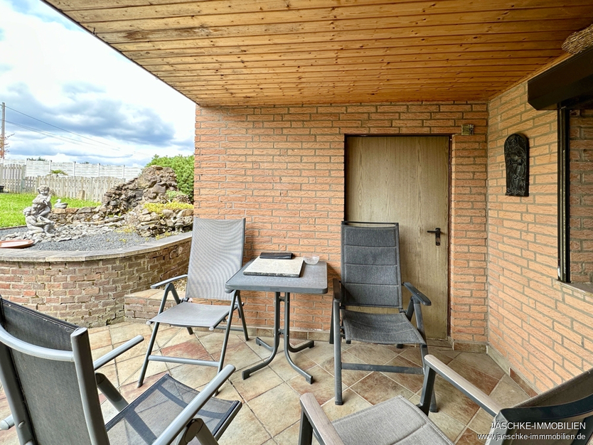 JÄSCHKE - Ihr Platz für Neues – Doppelhaus + Bungalow und großem Grundstück in Traumlage von Breinig