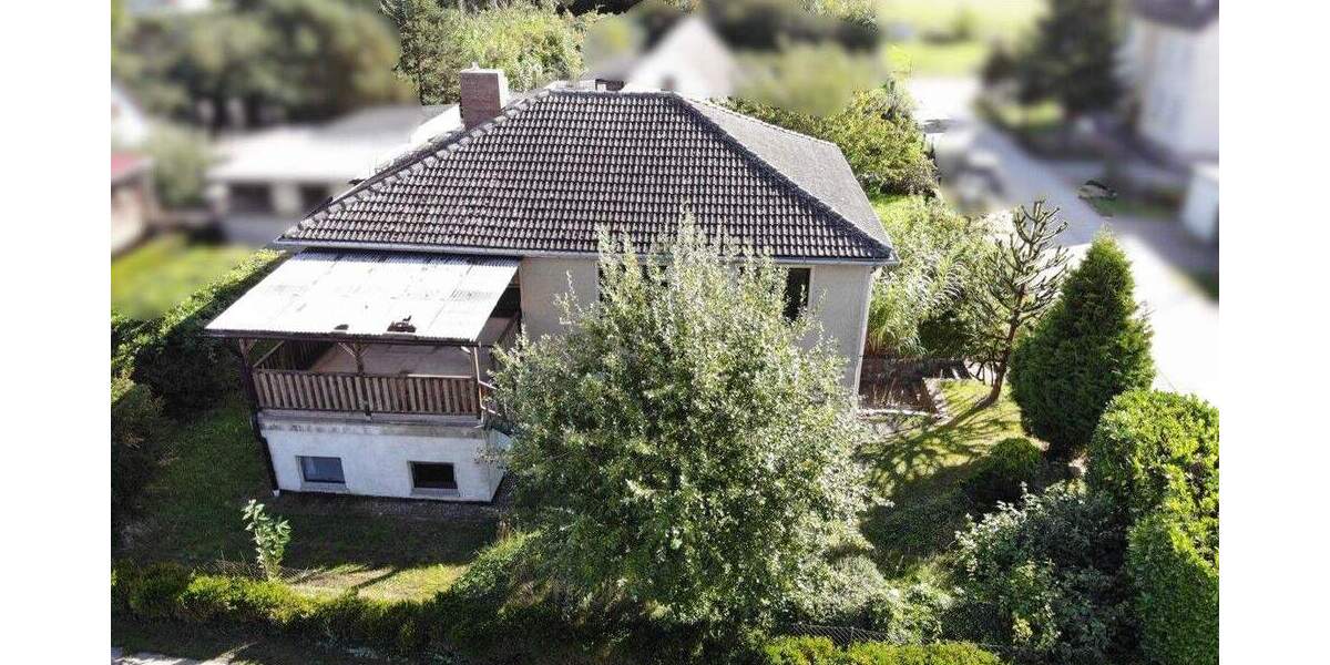 Familienhaus mit Terrasse, Einliegerwohnung und Nebengelass in ruhiger Lage 9 zimmer